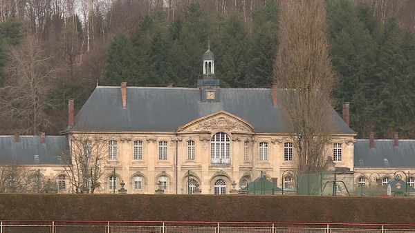 Installe au coeur d'un village de l'Aisne, l'abbaye de Prmontr est le berceau de l'ordre catholique du mme nom.