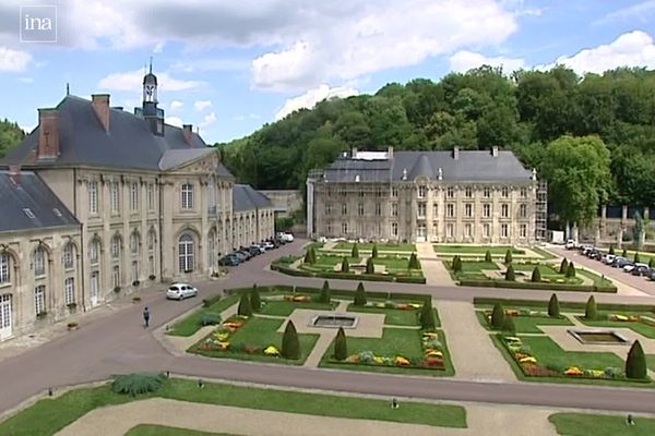 l'abbaye de Prmontr et sa grande cour d'honneur